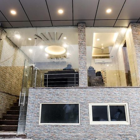 Hotel Moreton Igi Airport Нью-Дели Экстерьер фото