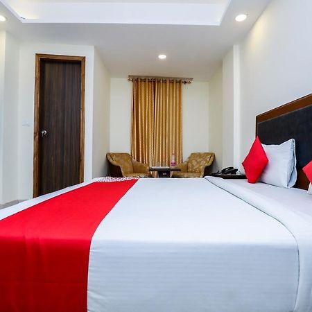 Hotel Moreton Igi Airport Нью-Дели Экстерьер фото