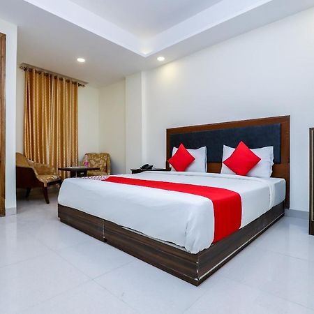 Hotel Moreton Igi Airport Нью-Дели Экстерьер фото