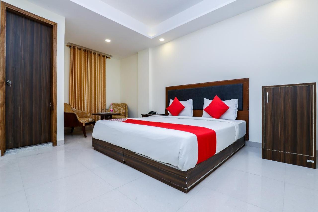 Hotel Moreton Igi Airport Нью-Дели Экстерьер фото