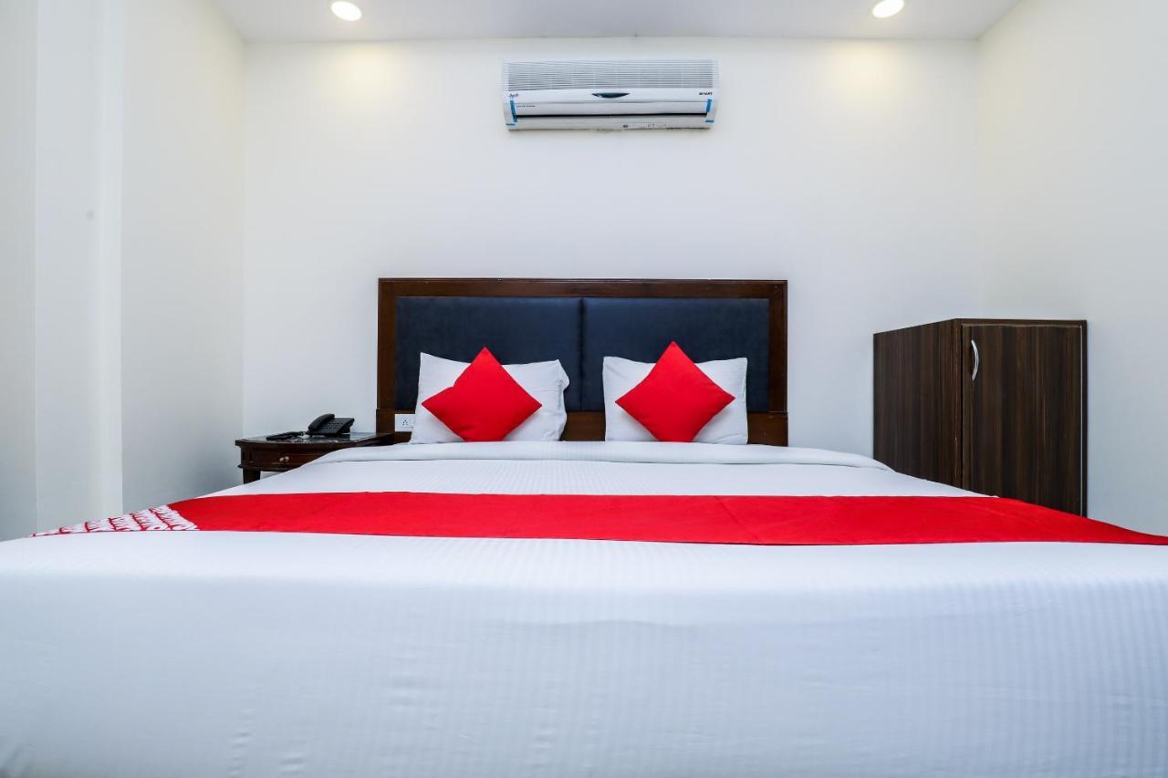 Hotel Moreton Igi Airport Нью-Дели Экстерьер фото