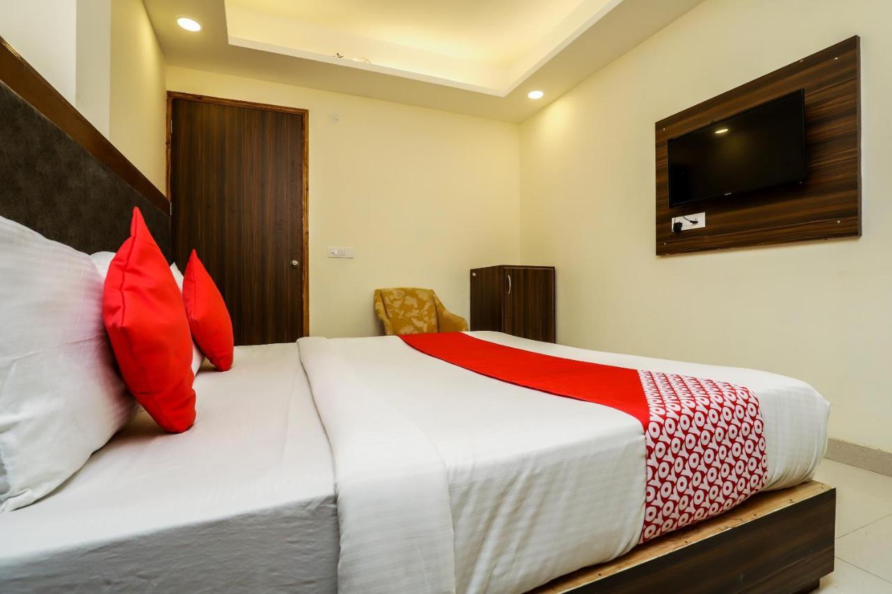 Hotel Moreton Igi Airport Нью-Дели Экстерьер фото