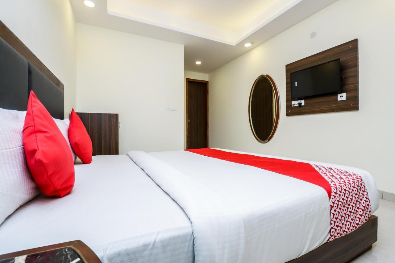 Hotel Moreton Igi Airport Нью-Дели Экстерьер фото