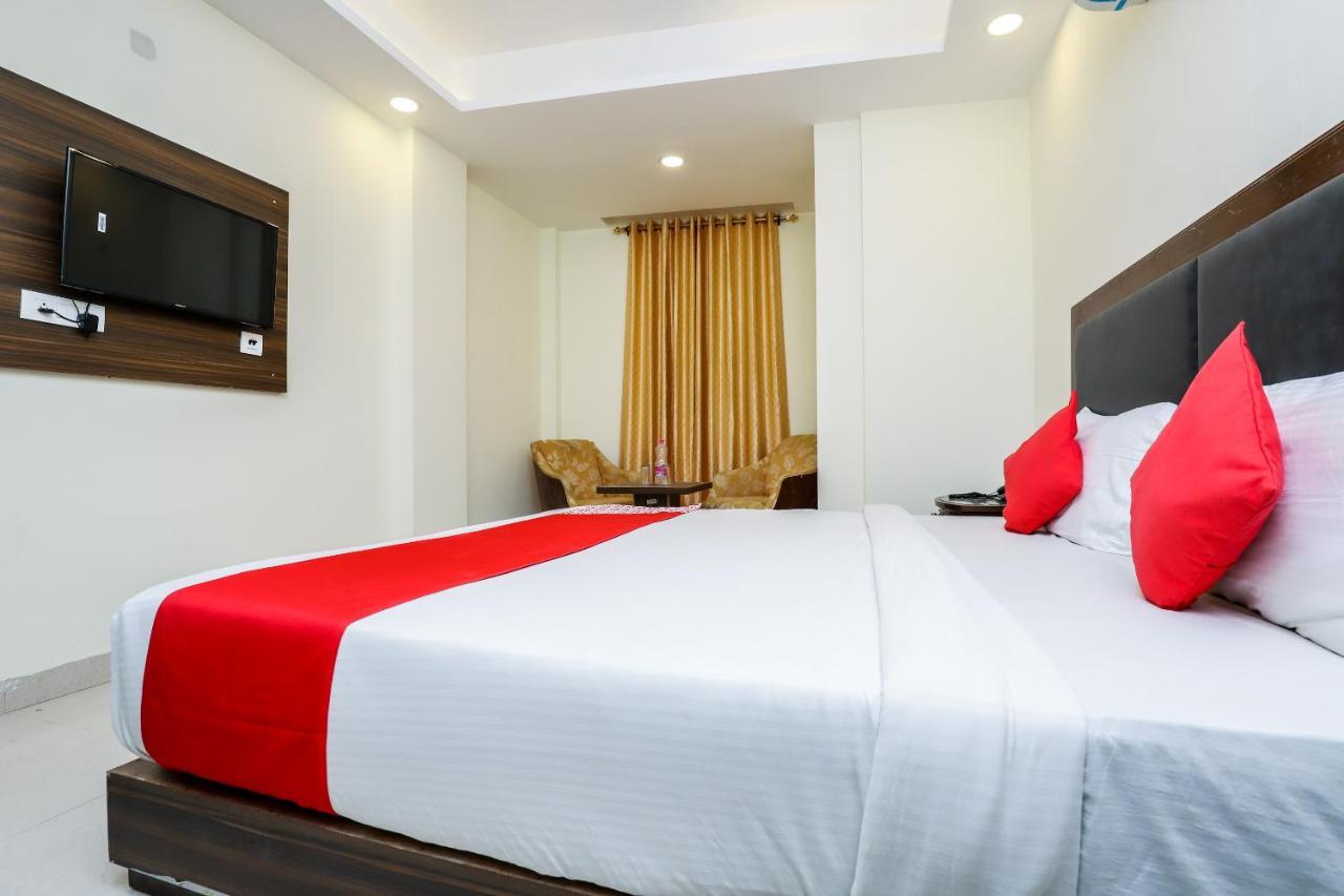Hotel Moreton Igi Airport Нью-Дели Экстерьер фото