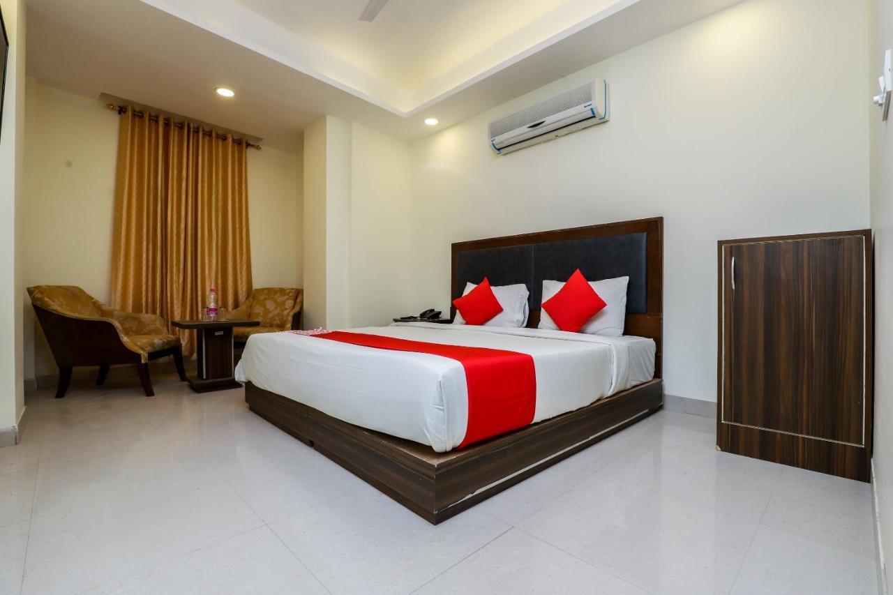 Hotel Moreton Igi Airport Нью-Дели Экстерьер фото