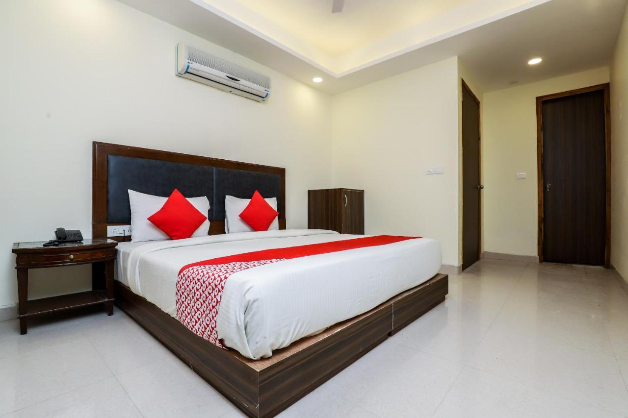 Hotel Moreton Igi Airport Нью-Дели Экстерьер фото