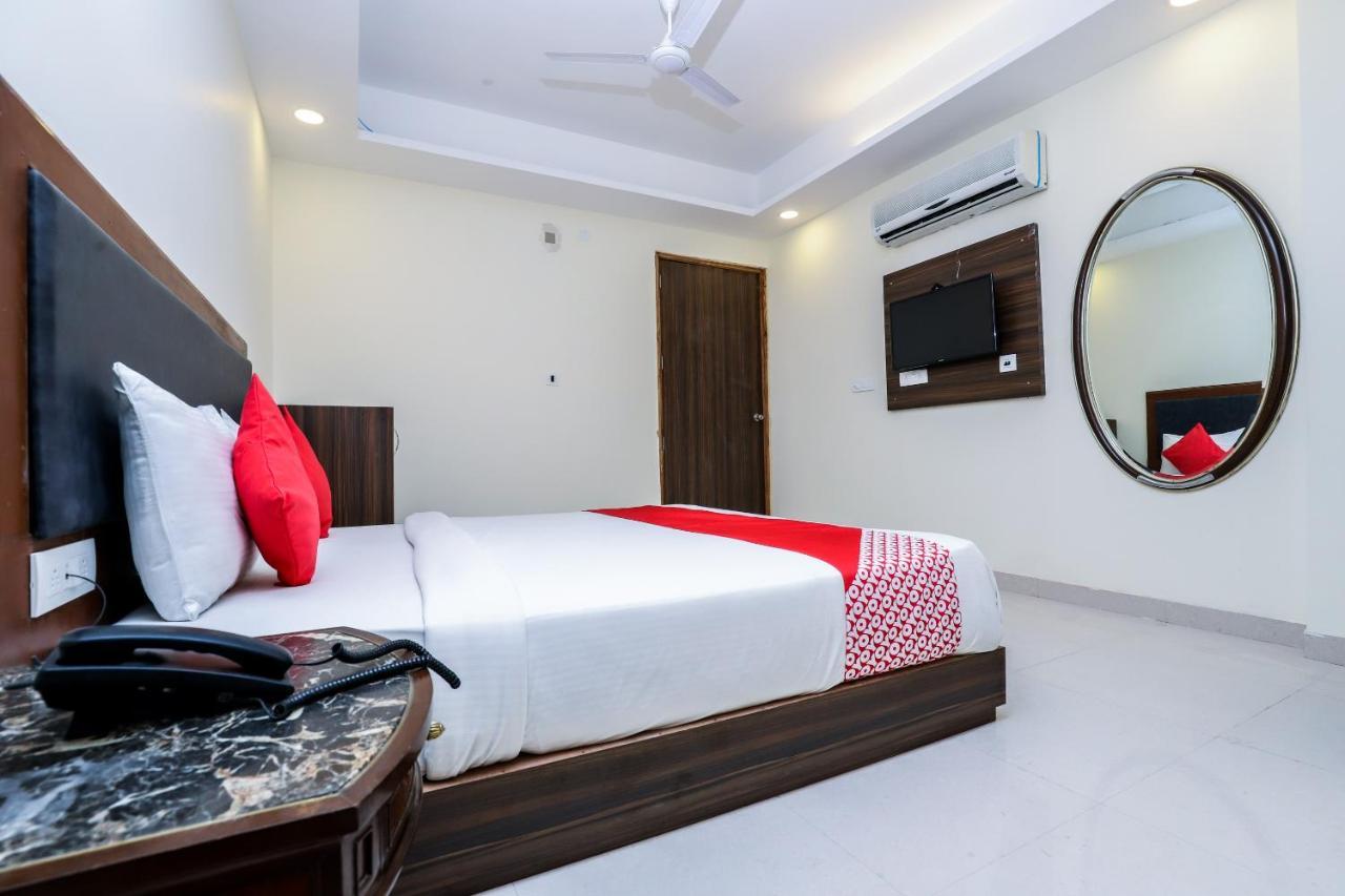 Hotel Moreton Igi Airport Нью-Дели Экстерьер фото